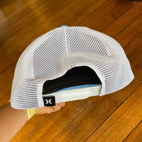 Hurley trucker style hat - Picture 4 of 4